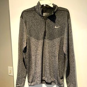 Nike Golf Modern Fit Quarter Zip Charcoal Size Medium